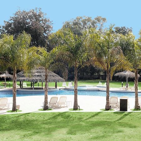 Howard Johnson Pilar Resort Spa & Convention Center Esterno foto